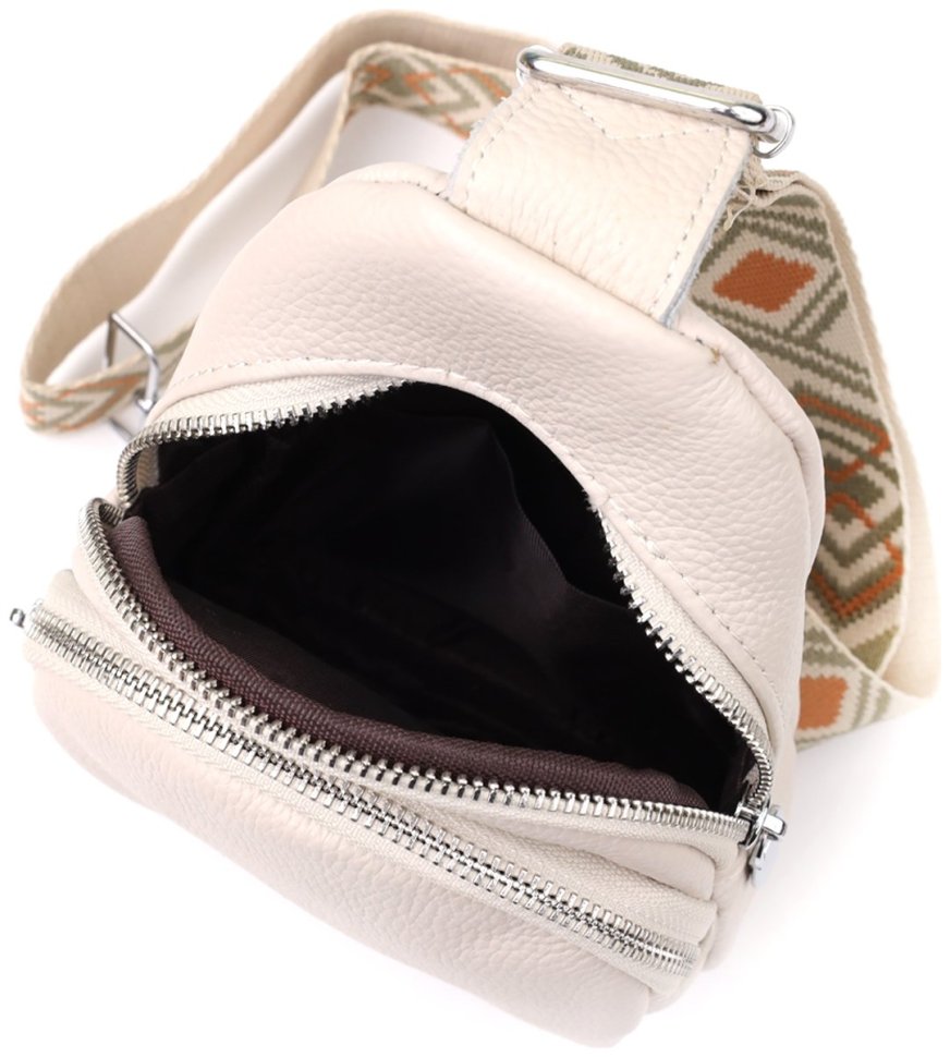 Жіноча сумка-слінг із натуральної фактурної шкіри з текстильним ремінцем Vintage 98217 білого кольору modnotak фото №6