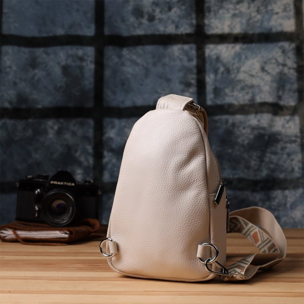 Жіноча сумка-слінг із натуральної фактурної шкіри з текстильним ремінцем Vintage 98217 білого кольору modnotak фото №9