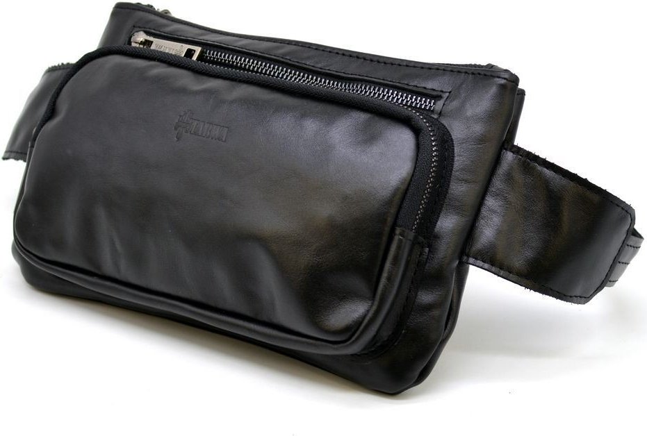 Черная небольшая сумка-бананка из натуральной гладкой кожи на молнии TARWA (21644)