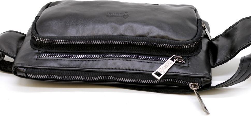 Чорна невелика сумка-бананка з натуральної гладкої шкіри на блискавці TARWA (21644)