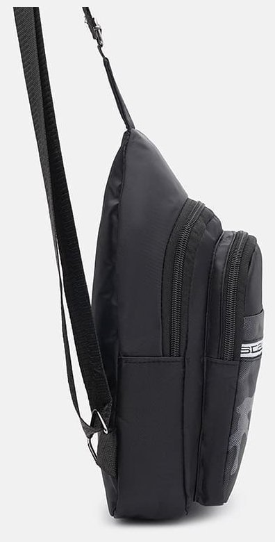 Текстильний чоловічий рюкзак-слінг середнього розміру в чорному кольорі Monsen 71618