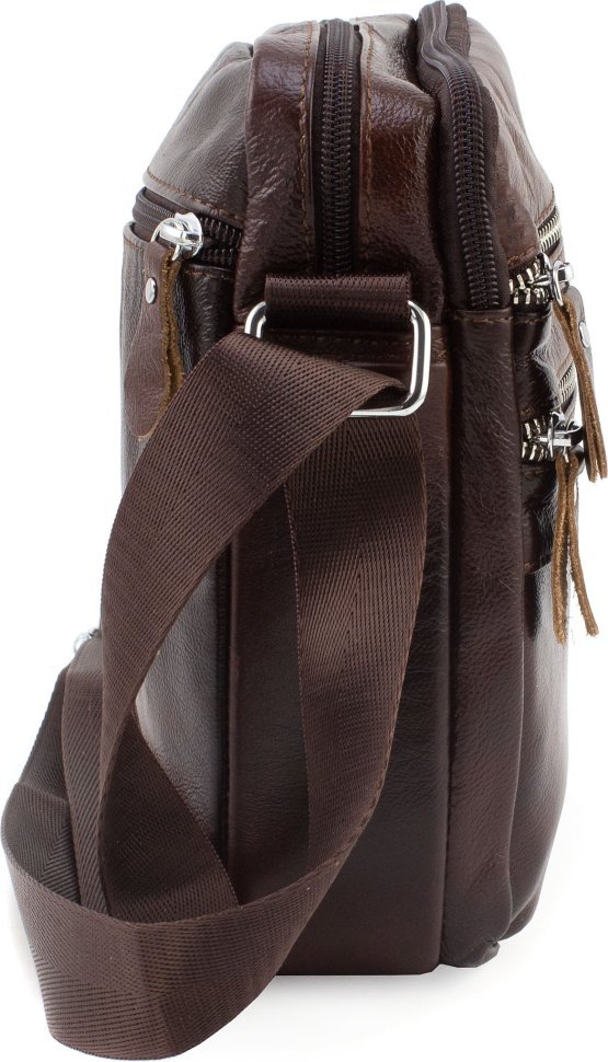 Мужская недорогая кожаная сумка коричневого цвета через плечо Leather Collection (32253918)