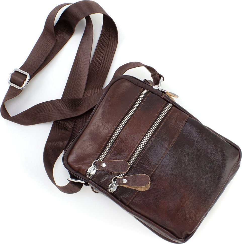 Чоловіча недорога шкіряна сумка коричневого кольору через плече Leather Collection (32253918)