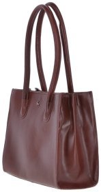 Кожаная женская сумка с длинными ручками на магните Ashwood V26 коричневого цвета 95418