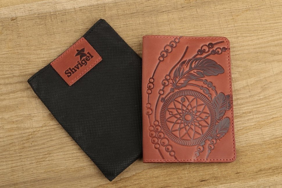 Червона жіноча обкладинка для паспорта із вінтажної шкіри з малюнком SHVIGEL (2413792)