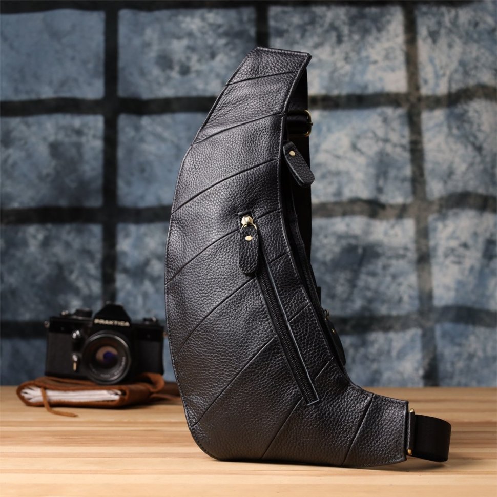 Мужская сумка-слинг из натуральной кожи с вместительными карманами Vintage 98118 черного цвета фото №10 Мужская сумка-слинг из натуральной кожи с вместительными карманами Vintage 98118 черного цвета modnotak фото №10