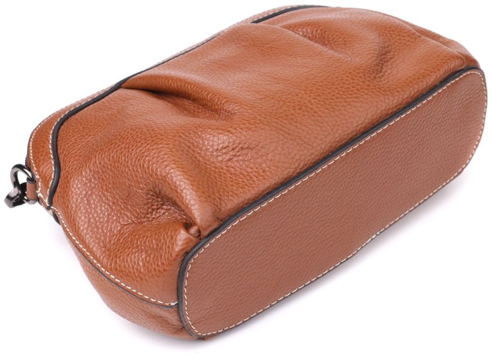 Повсякденна шкіряна жіноча сумка через плече зі стильним драпіруванням коричневого кольору Vintage 98218 modnotak фото №4