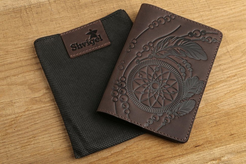 Коричневая обложка на паспорт из винтажной кожи с рисунком SHVIGEL (2413793)