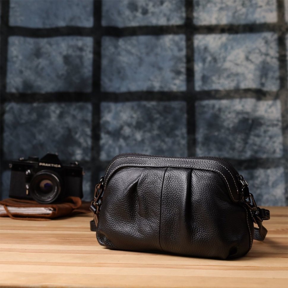 Повсякденна жіноча сумка з фактурної шкіри з драпіруванням через плече Vintage 98219 чорного кольору фото №7 Повсякденна жіноча сумка з фактурної шкіри з драпіруванням через плече Vintage 98219 чорного кольору modnotak фото №7