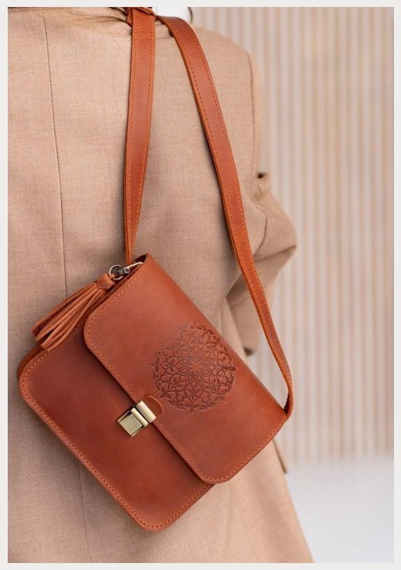 Компактная женская бохо-сумка из винтажной кожи светло-коричневого цвета BlankNote Лилу 78919