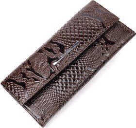 Жіночий гаманець коричневий з натуральної лакової шкіри під змію KARYA (2421006)