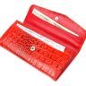 Червоний жіночий гаманець із фактурної шкіри під крокодила з клапаном KARYA (2421106) - 4