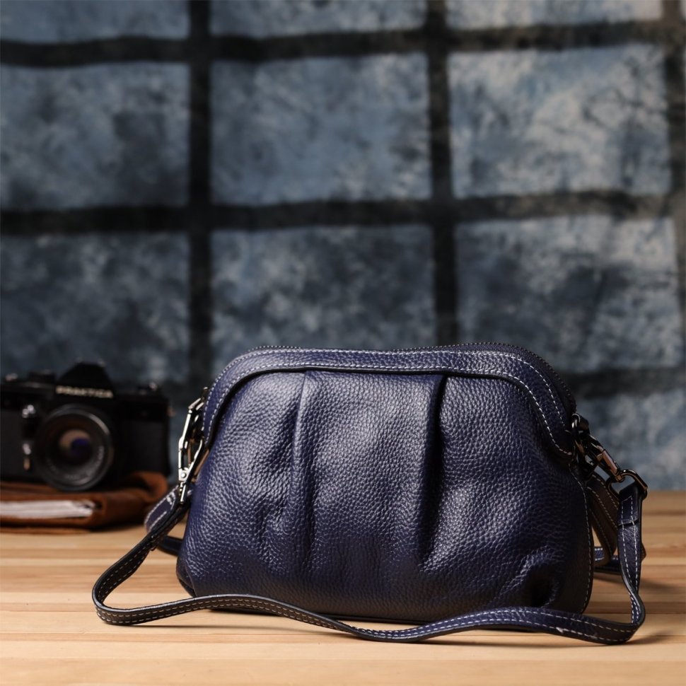 Городская женская кожаная сумка синего цвета с драпировкой через плечо Vintage 98220 modnotak фото №7