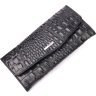 Черный женский кошелек из фактурной кожи под крокодила с фиксацией на клапан KARYA (2421107) - 1