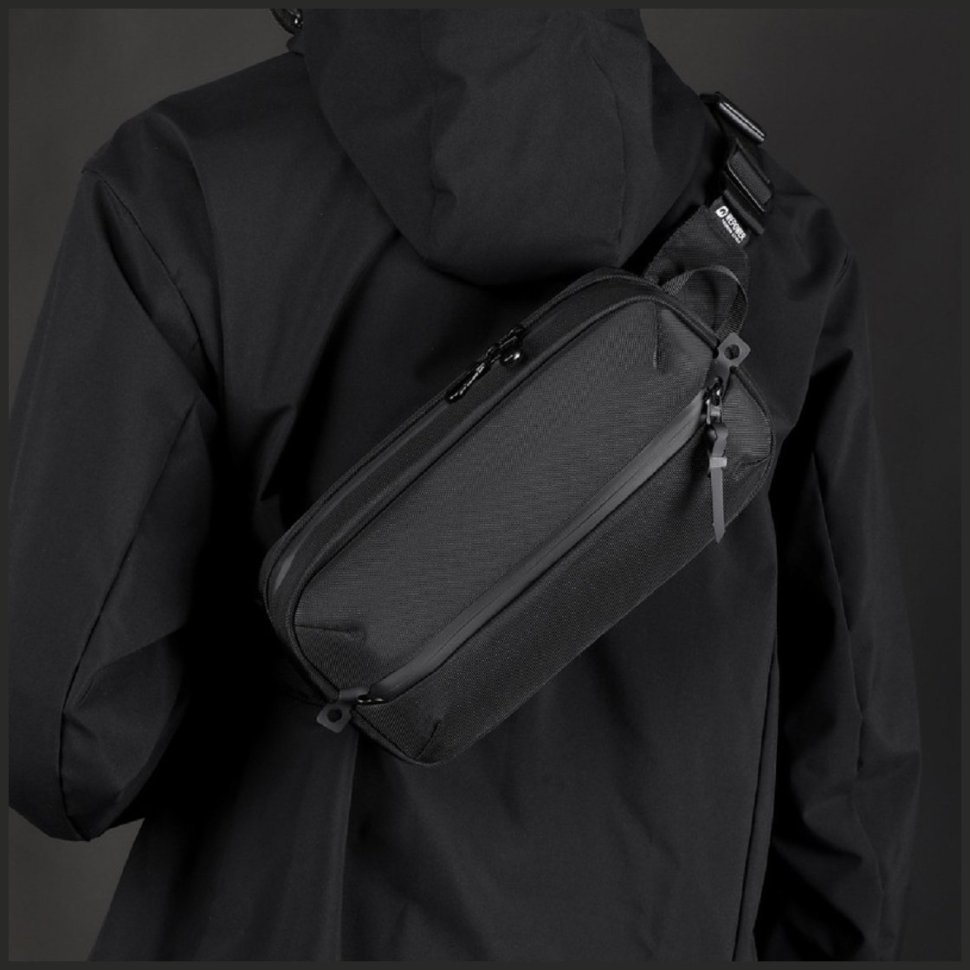 Мужская сумка-бананка горизонтального формата из черного текстиля Confident 77421