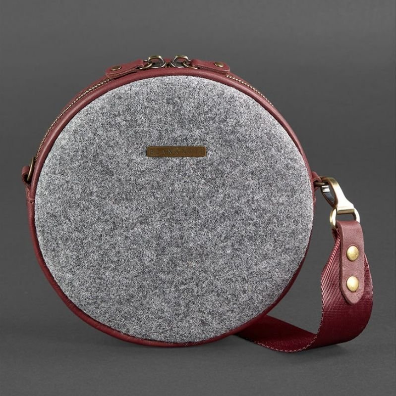 Круглая фетровая сумка с кожаными бордовыми вставками BlankNote Таблетка (12743)