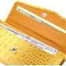 Яскравий жовтий жіночий гаманець із натуральної шкіри з фактурою під крокодила KARYA (2421108) - 4