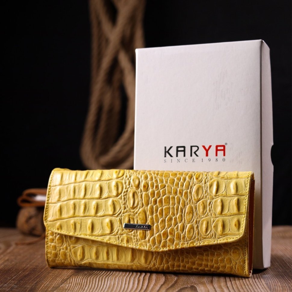 Яскравий жовтий жіночий гаманець із натуральної шкіри з фактурою під крокодила KARYA (2421108)