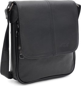Чоловіча сумка наплічна з гладкої шкіри чорного кольору з клапаном Ricco Grande (56022)