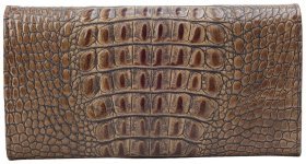 Вместительный женский кошелек из натуральной кожи с фактурой под крокодила Desisan 106722 бежевого цвета