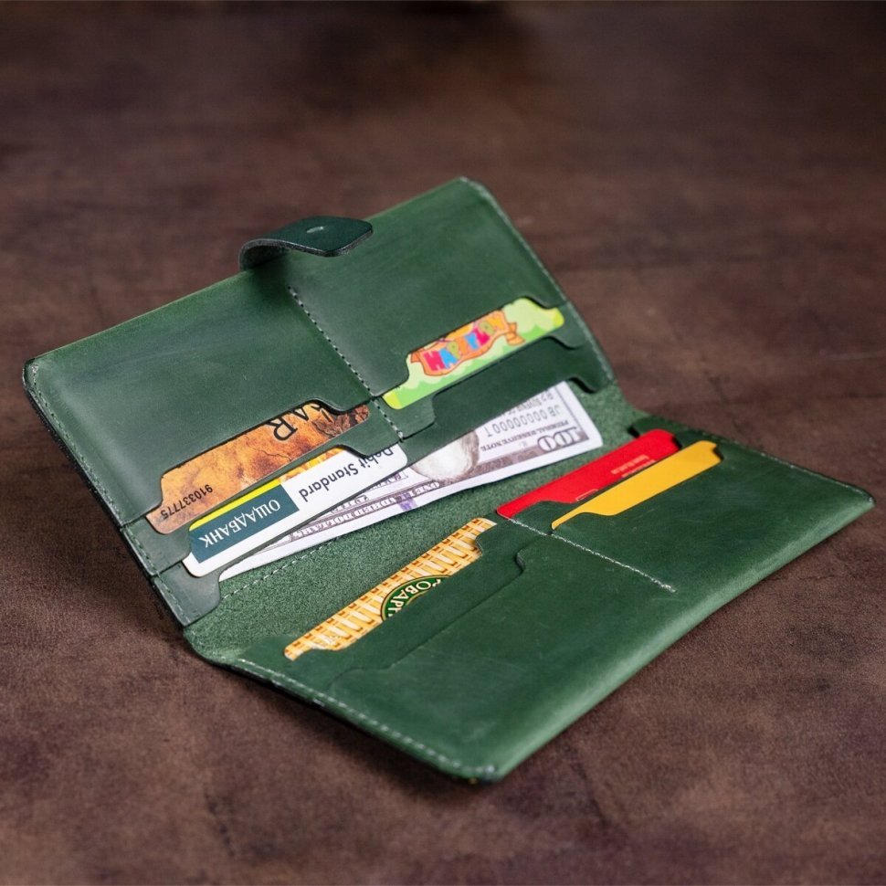 Купюрник із вінтажної шкіри зеленого кольору з хлястиком SHVIGEL (2416206)