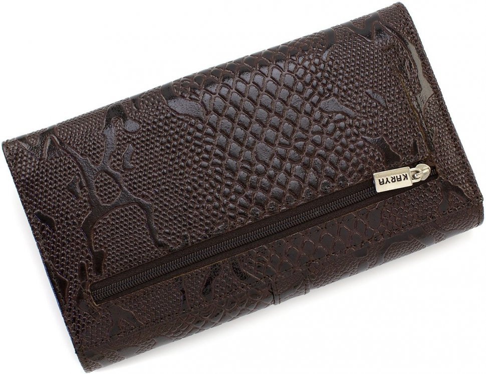 Великий коричневий жіночий гаманець з натуральної шкіри з тисненням під змію KARYA (15978)