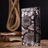 Женский вместительный кожаный кошелек с принтом под змею KARYA (2421009) - 9