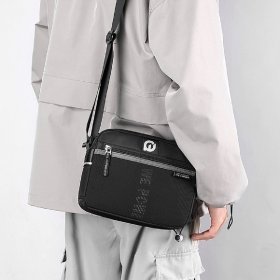 Горизонтальна чоловіча сумка месенджер з якісного текстилю Confident 90724