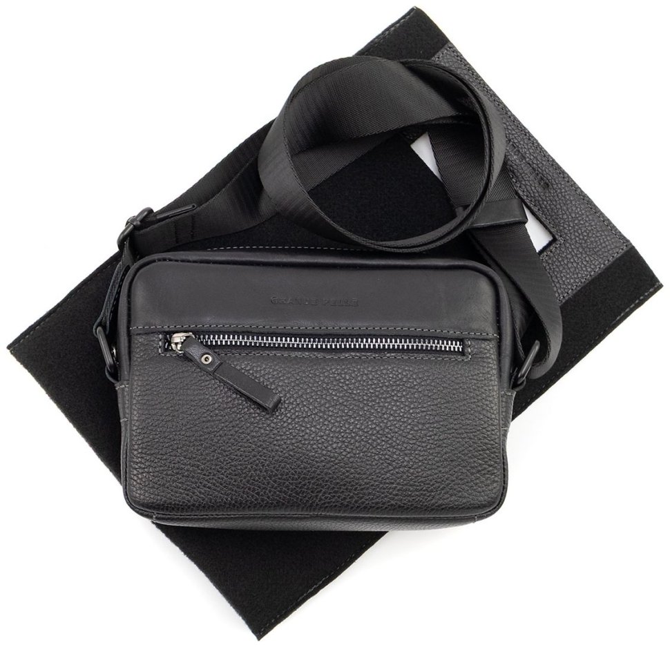 Кожаная мужская сумка кросс-боди горизонтальная Grande Pelle 102724 черная фото №9 Кожаная мужская сумка кросс-боди горизонтальная Grande Pelle 102724 черная modnotak фото №9