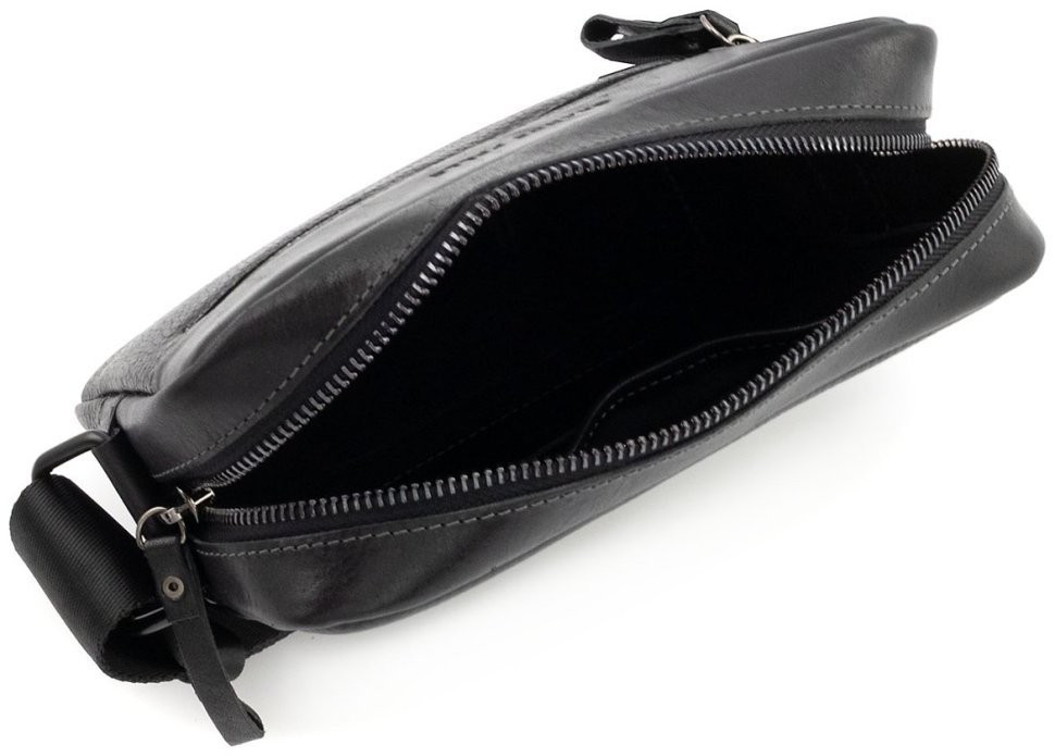 Кожаная мужская сумка кросс-боди горизонтальная Grande Pelle 102724 черная фото №6 Кожаная мужская сумка кросс-боди горизонтальная Grande Pelle 102724 черная modnotak фото №6