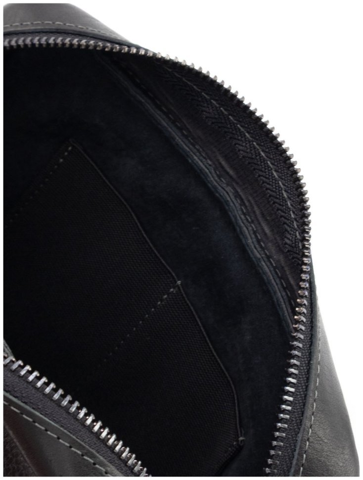 Кожаная мужская сумка кросс-боди горизонтальная Grande Pelle 102724 черная фото №7 Кожаная мужская сумка кросс-боди горизонтальная Grande Pelle 102724 черная modnotak фото №7