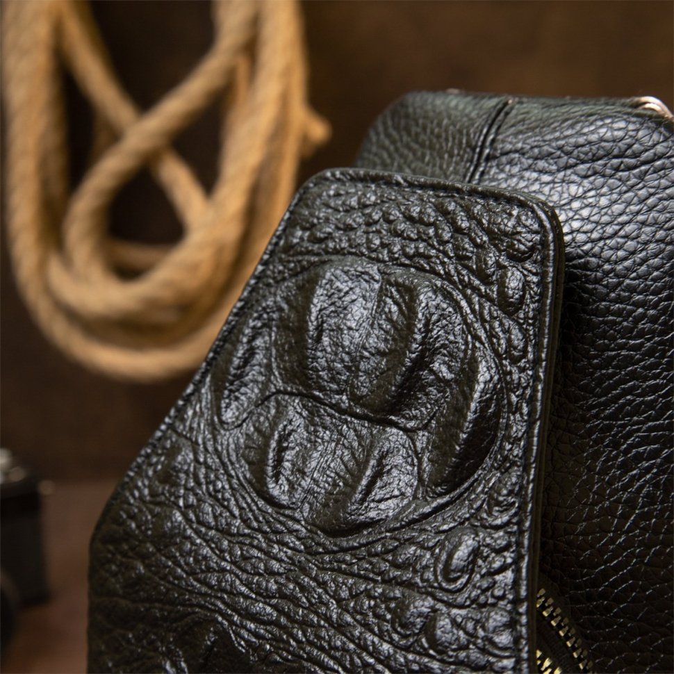 Черная мужская сумка-рюкзак на грудь из кожзаменителя с фактурой под крокодила Vintage (20507)