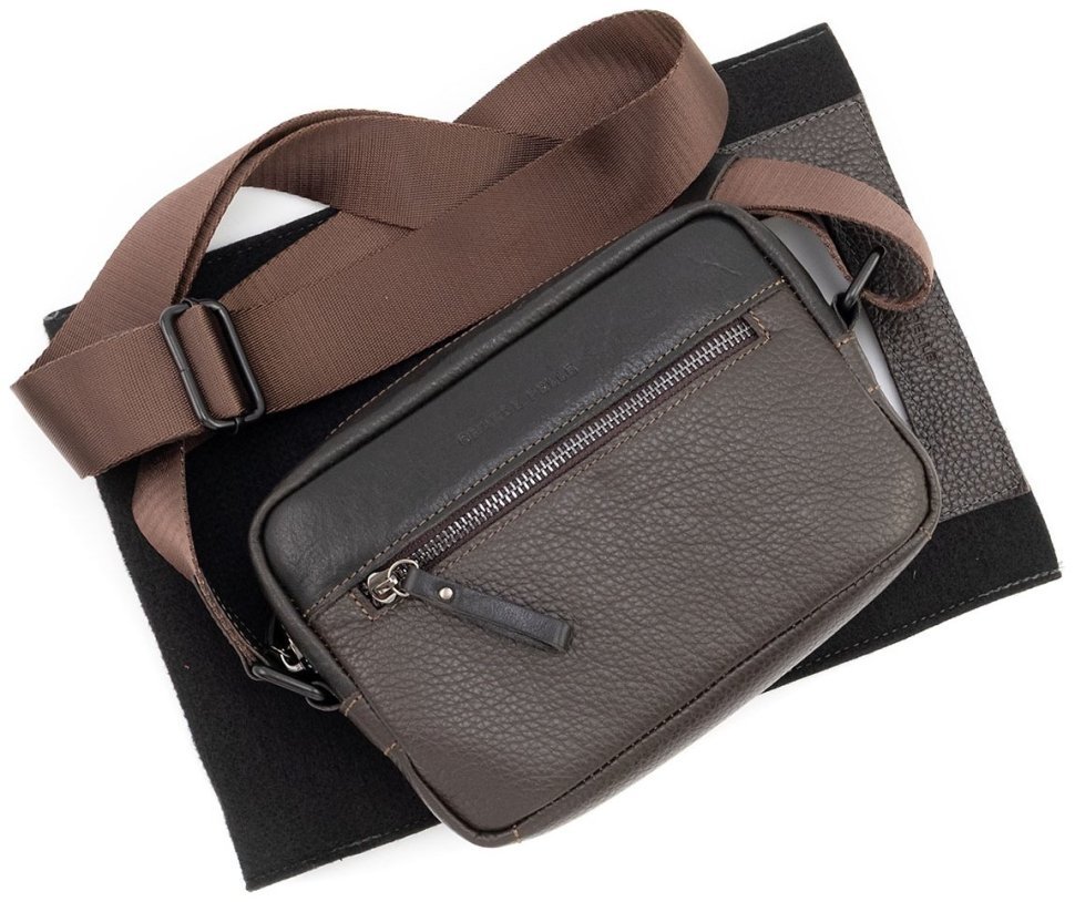 Кожаная мужская сумка кросс-боди горизонтальная Grande Pelle 102725 коричневая modnotak фото №9