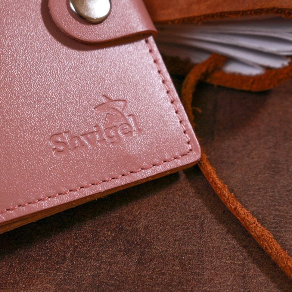 Жіночий рожевий гаманець із гладкої шкіри з хлястиком на кнопці Shvigel (2416488)