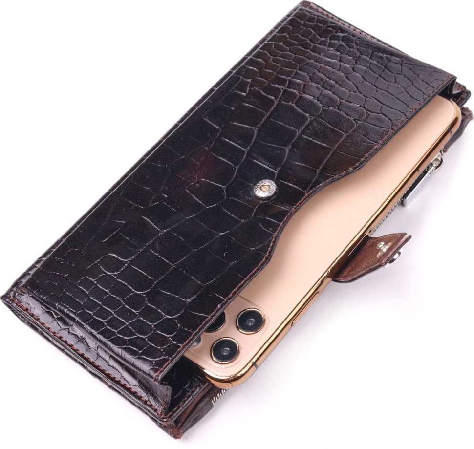 Лакированный мужской бумажник коричневого цвета из натуральной кожи под крокодила KARYA (2421424)
