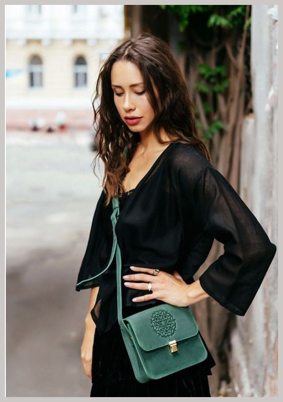 Женская бохо-сумка из натуральной кожи зеленого цвета BlankNote Лилу (12622)
