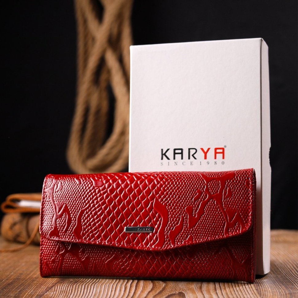 Довгий жіночий гаманець з лакової шкіри з тисненням під рептилію KARYA (2421112)
