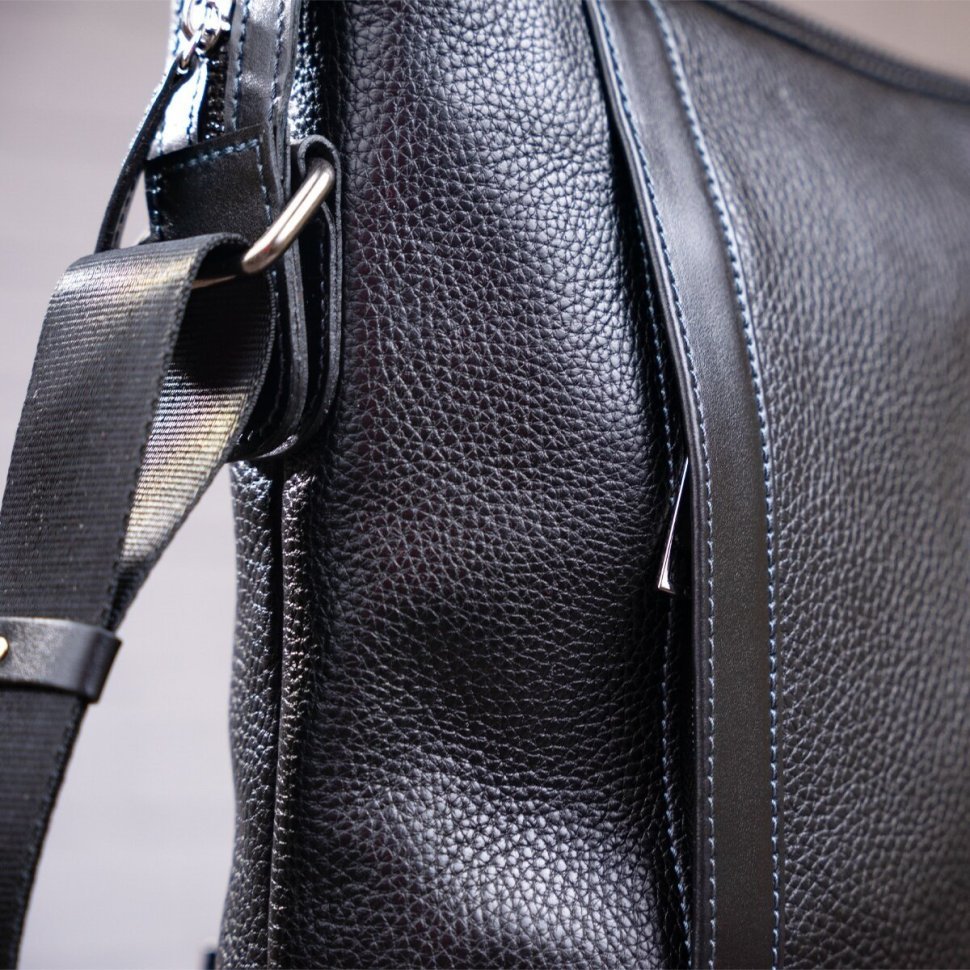 Чорна чоловіча сумка-планшет середнього розміру з фактурної шкіри з плечовим ременем SHVIGEL (2411122)
