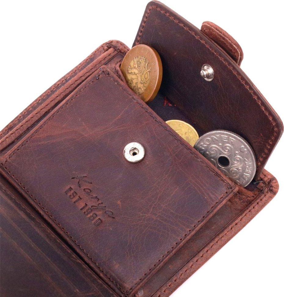 Компактний чоловічий гаманець темно-коричневого кольору із добротної вінтажної шкіри KARYA (2421328)