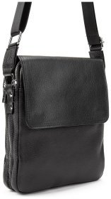Плечевая мужская сумка из фактурной кожи черного цвета с клапаном Tiding Bag 77526