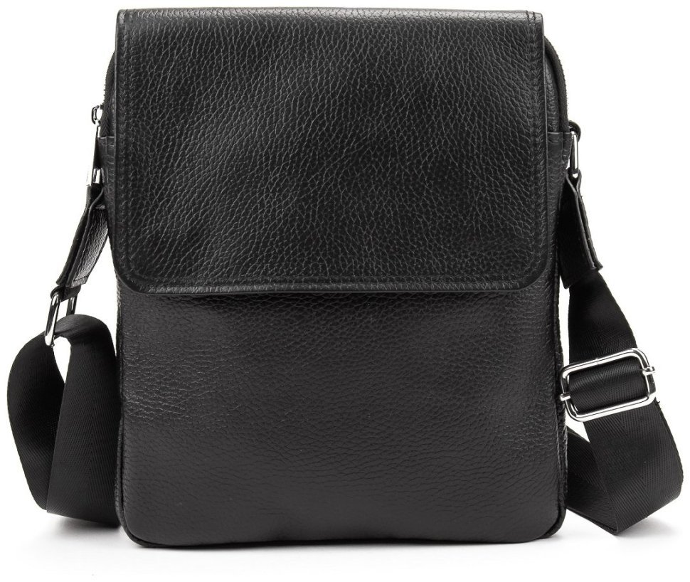 Плечова чоловіча сумка із фактурної шкіри чорного кольору з клапаном Tiding Bag 77526