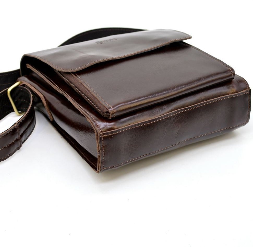 Чоловіча плечова сумка із щільної шкіри коричневого кольору TARWA (19687)