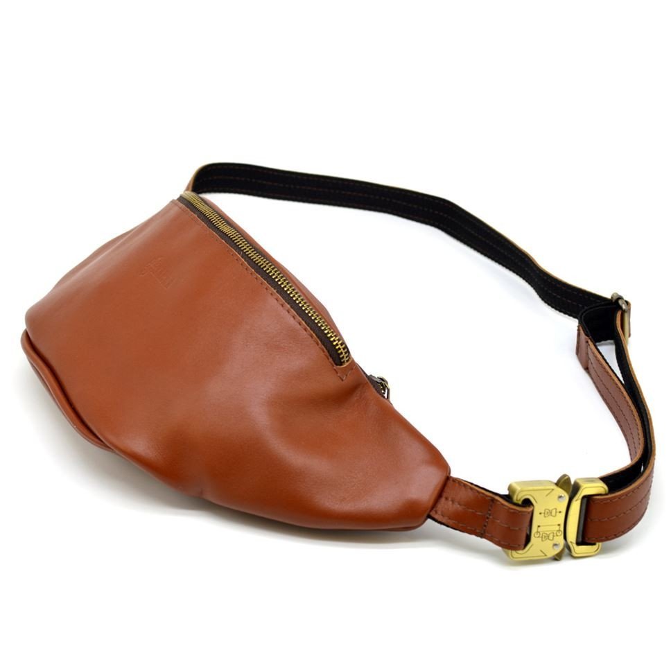 Стильная сумка на пояс из гладкой кожи коричневого цвета TARWA (19651)