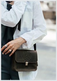 Кожаная наплечная бохо-сумка коричневого цвета BlankNote Лилу (12623)