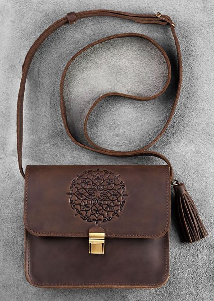 Кожаная наплечная бохо-сумка коричневого цвета BlankNote Лилу (12623)