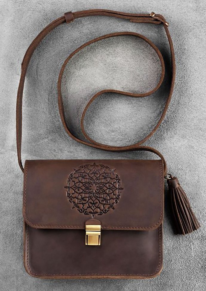 Шкіряна наплічна бохо-сумка коричневого кольору BlankNote Лілу (12623)