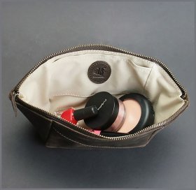 Женская кожаная косметичка темно-коричневая