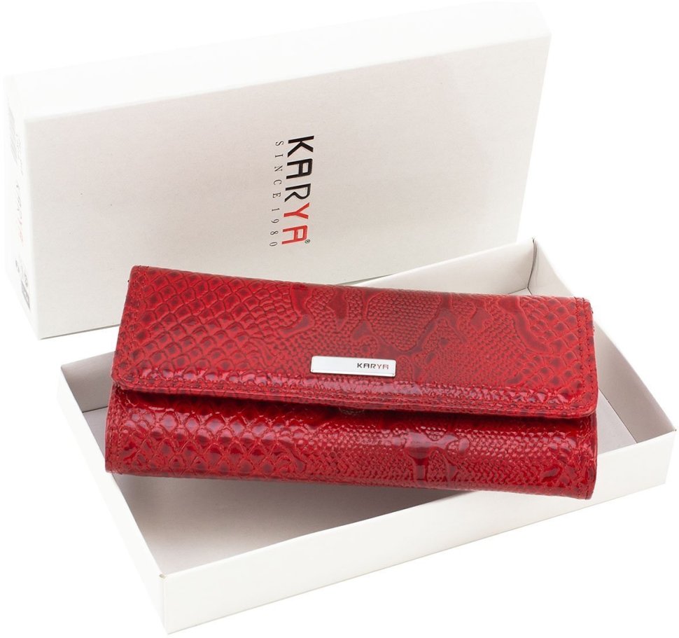 Яскравий гаманець червоного кольору з натуральної шкіри під змію KARYA (1061-019)