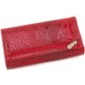 Яскравий гаманець червоного кольору з натуральної шкіри під змію KARYA (1061-019) - 3