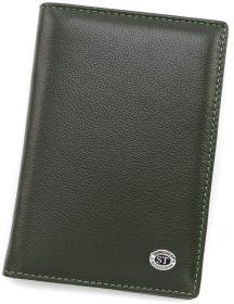 Кожаная в зеленом цвете обложка для паспорта и отделениями для карточек ST Leather 97727